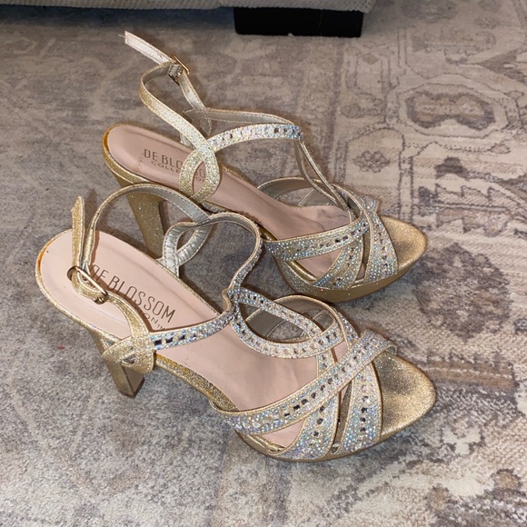 WORN ONCE Women’s heels champagne colored (size 9) - Picture 4 of 5